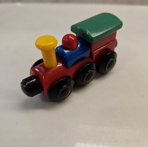 Vintage train caboose and 2000 Playskool fire truck - Picture 5 of 13